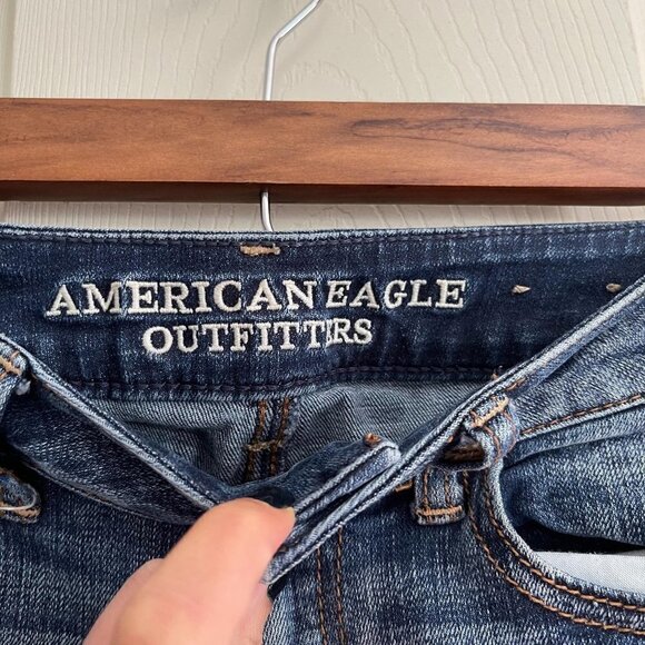 American Eagle Women's Dark Wash Distressed Jegging Super Stretch Jeans Size 0 - Picture 2 of 9